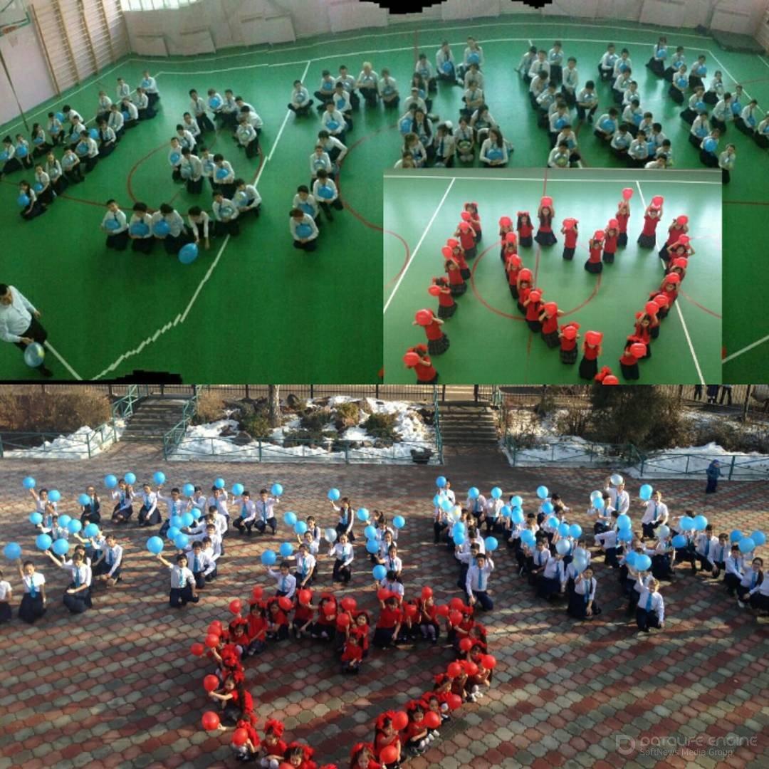 Тәуелсіздіктің 25 жылдығына арналған "I love Astana" флешмобы. Флешмоб "I love Astana", посвященный 25-летию независимости.