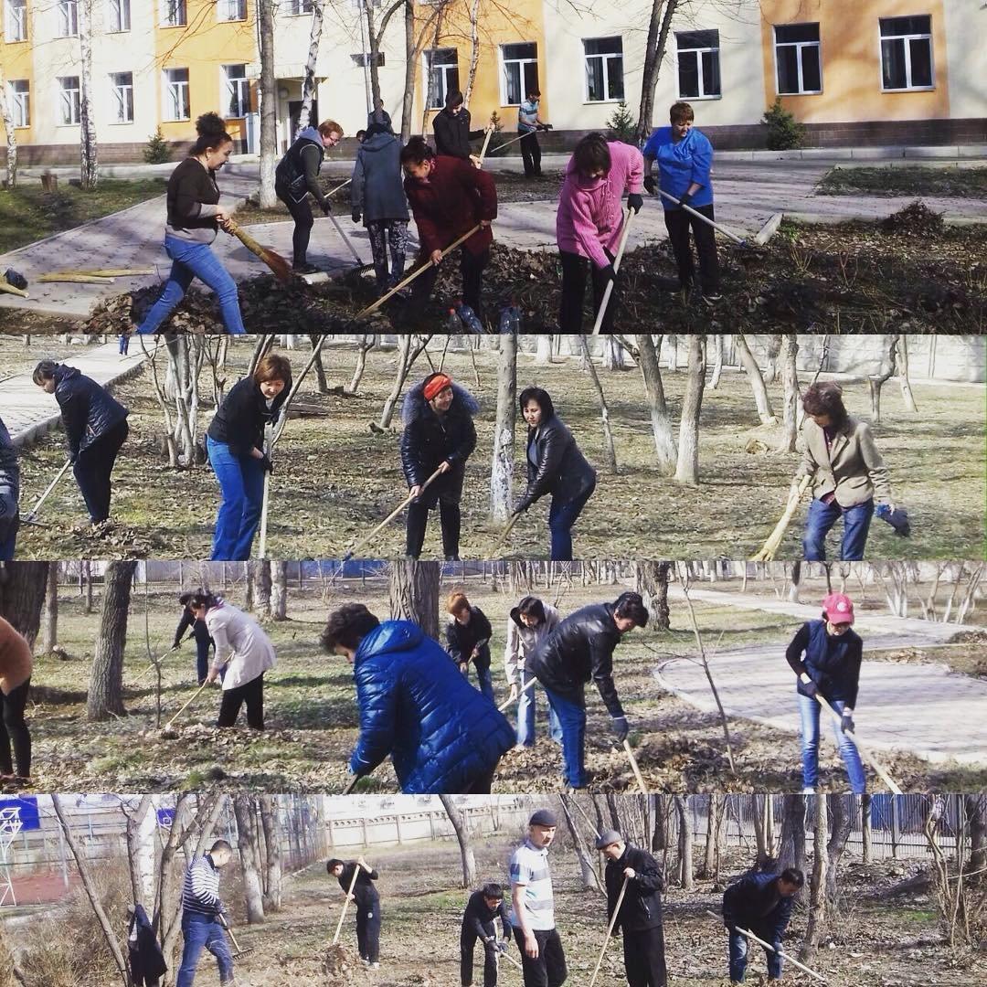 №108 жалпы білім беретін мектептің ұжымы сенбілікте. Коллектив общеобразовательной школы № 108 на субботнике.