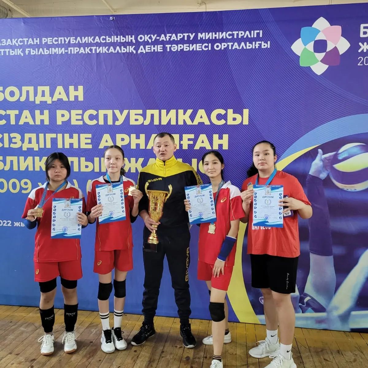Волейболдан  қыздар арасында Республикалық  жарыс  өтті. Прошли Республиканские соревнования по волейболу среди девушек.